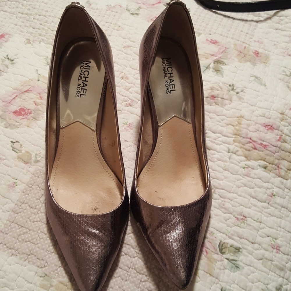 Michael kors pumps